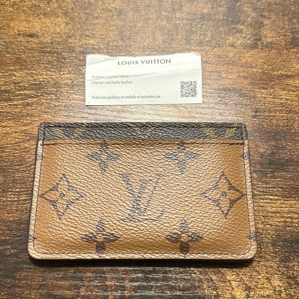 Car holder, 
This simple yet chic card holder in Monogram canvas